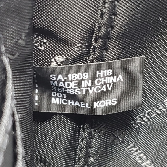 ⚠️LAST ONE⚠️ Michael Kors Floral Clutch Wristlet - Picture 4 of 5